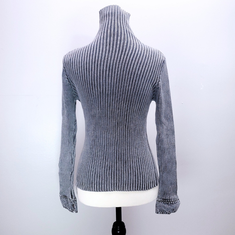 Small Grey 100% Cotton Asymetrical Zip-Up Knit in Gradient Grey - Picture 6 of 9